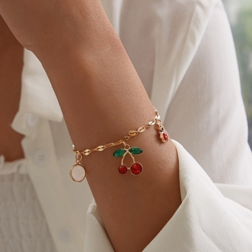 3/$30 🍒 Charm Bracelet